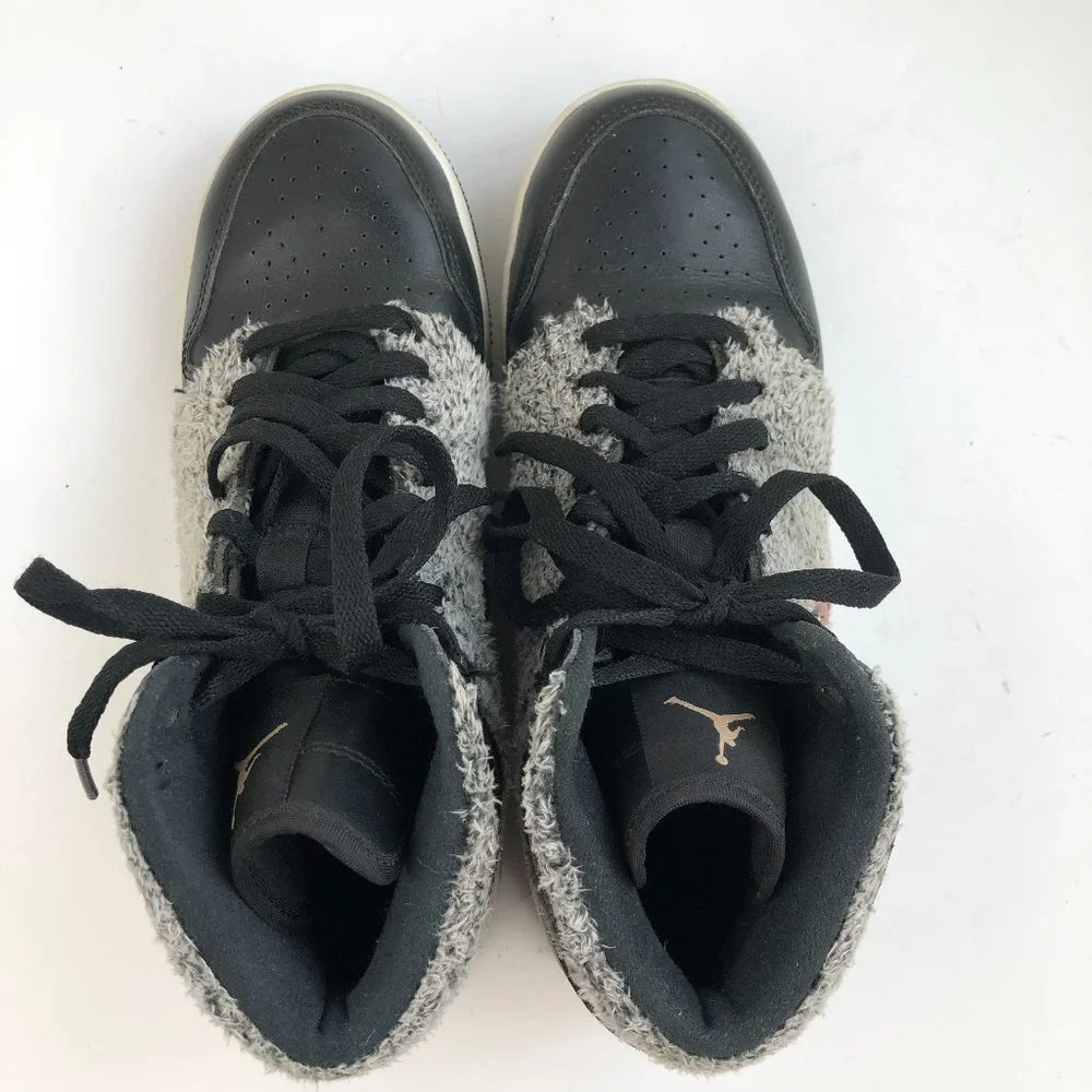 AIR JORDAN 1 RETRO HIGH TD FUR BLACK FUR GOLD Collectible Sneakers